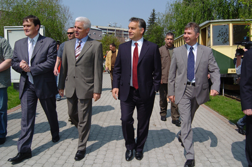 Seszták Oszkár, Dr.Kovács Ferenc, Orbán Viktor és dr. Vinnai Győző Nyíregyházán sétál