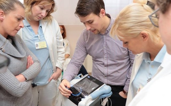 Az új orvosi eszközöket tanulmányozzák a kisvárdai kórházban