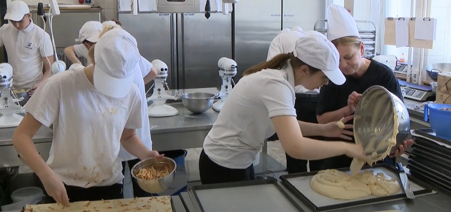 Fehér csokoládés jonatán almatortát készítenek idén a Városnapra Nyíregyházán