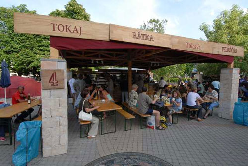 Bezárta kapuit a Tavaszi Borfalu Nyíregyháza - Kossuth tér