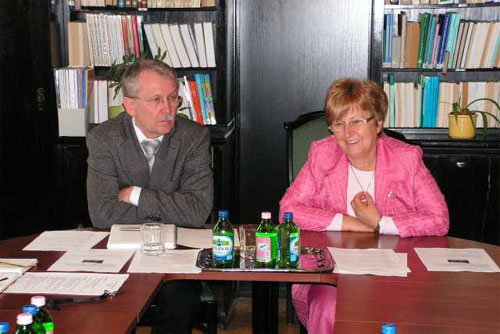 Városnapi rendezvénysorozat Nyíregyházán - Csabai Lászlóné polgármester és Markovics Attila irodavezető tartott csütörtökön sajtótájékoztatót - Tavaszi borfalu Nyíregyháza