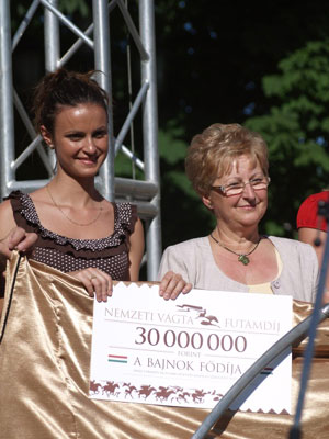 Suták Vanda - Nemzeti Vágta 2008 - Nyíregyháza - A nemzet lovasa - Csabai Lászlóné Nyíregyháza polgármestere - A nyíregyházi Suták Vanda Alexander nevű lovával győzött a Nemzeti Vágtán - Sport - Nyíregyháza - Nemzeti Vágta 2008