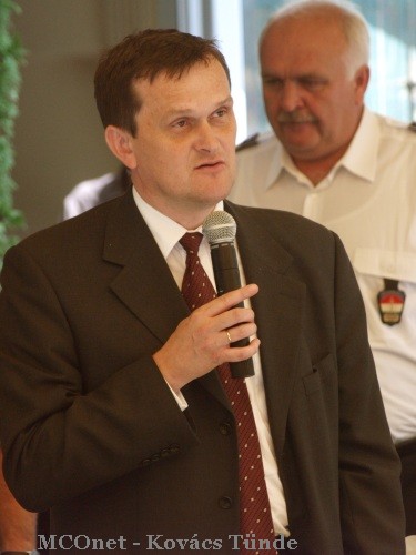  Seszták