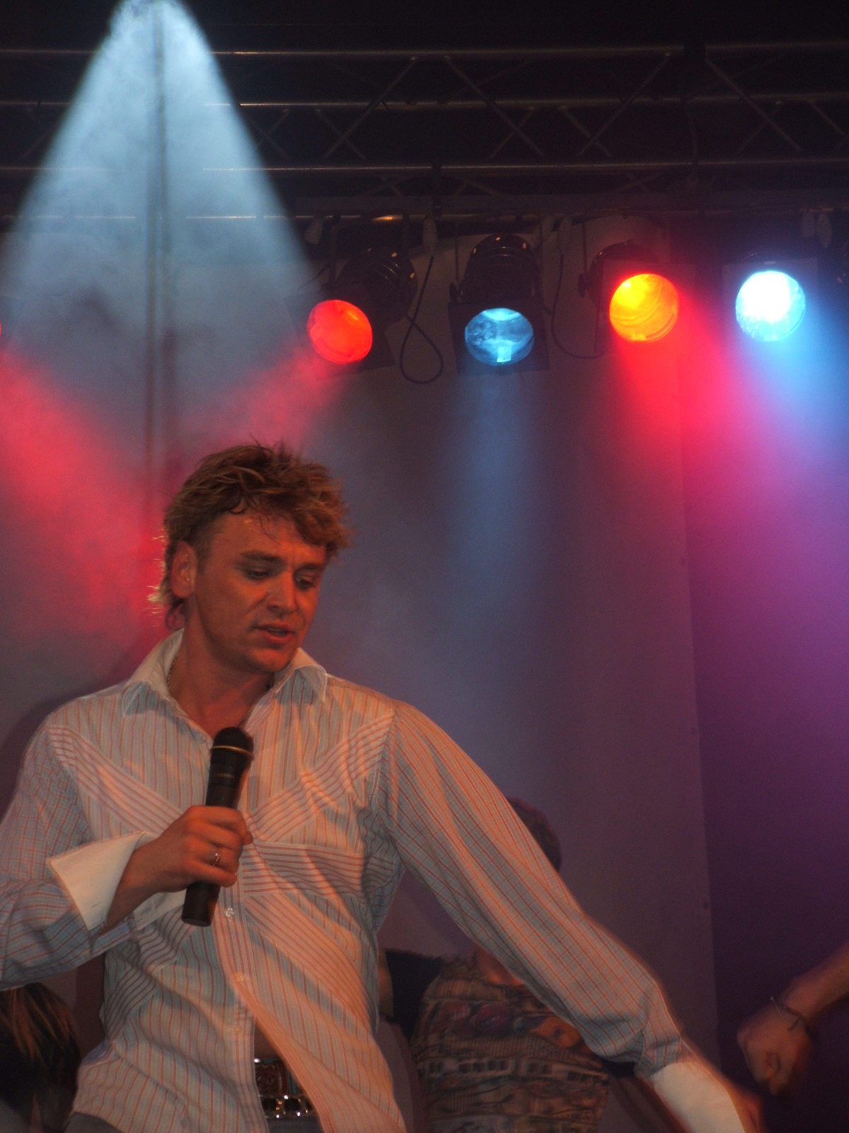 Mészáros Árpád Zsolt – MÁZS – MÁZs – mázs – Sztár – Hazai sztár – Nyíregyházi Sztár - Nyíregyháza – Szabolcs -Szatmár -Bereg - megye – Koncert – Nyíregyháza koncert – Rendezvény – Nyíregyháza rendezvény – Musical – Ének – Énekes – Dal – CD - Színész – Színészet – Operettszínház – Színház – ZEN-élünk Egyesület – Zenekar - Fellépés – Nyíregyháza fellépés – Kultúra – Nyíregyháza kultúra – 2008. augusztus 6 – Nyíregyházi Szabadtéri Színpad – Rajongók – MÁZs-körök – Művész gyháza - Nyíregyháza város - Nyíregyháza online - Nyíregyháza polgármester - Nyíregyháza önkormányzat - Szabolcs-Szatmár-Bereg megye - Nyíregyháza városi hírek - Nyíregyháza kultúra - Nyíregyháza sport - Nyíregyháza idegenforgalom - Nyíregyháza turizmus - Nyíregyháza hotel - Nyíregyháza wellness - Nyíregyháza étterem – gasztronómia - Nyíregyháza szórakozás - Nyíregyháza képeslap - Nyíregyháza ételrendelés - Nyíregyháza oktatás - Nyíregyháza pályázat - Nyíregyháza új autó - Nyíregyháza használtautó - Nyíregyháza ingatlan ny_063_756_2008080401625_726.jpg