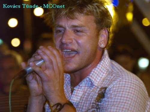 Mészáros Árpád Zsolt – MÁZS – MÁZs – mázs – Sztár – Hazai sztár – Nyíregyházi Sztár - Nyíregyháza – Szabolcs -Szatmár -Bereg - megye – Koncert – Nyíregyháza koncert – Rendezvény – Nyíregyháza rendezvény – Musical – Ének – Énekes – Dal – CD - Színész – Színészet – Operettszínház – Színház – ZEN-élünk Egyesület – Zenekar - Fellépés – Nyíregyháza fellépés – Kultúra – Nyíregyháza kultúra – 2008. augusztus 6 – Nyíregyházi Szabadtéri Színpad – Rajongók – MÁZs-körök – Művész p8010157_258_20080802183507_895.JPG