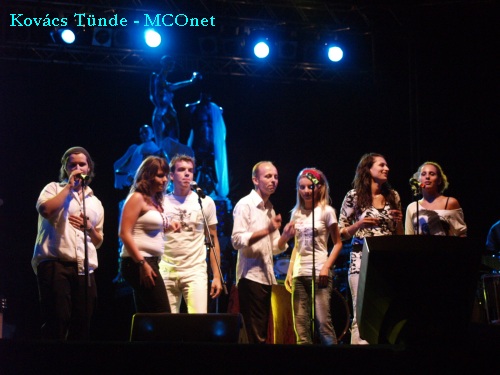 Mészáros Árpád Zsolt – MÁZS – MÁZs – mázs – Sztár – Hazai sztár – Nyíregyházi Sztár - Nyíregyháza – Szabolcs -Szatmár -Bereg - megye – Koncert – Nyíregyháza koncert – Rendezvény – Nyíregyháza rendezvény – Musical – Ének – Énekes – Dal – CD - Színész – Színészet – Operettszínház – Színház – ZEN-élünk Egyesület – Zenekar - Fellépés – Nyíregyháza fellépés – Kultúra – Nyíregyháza kultúra – 2008. augusztus 6 – Nyíregyházi Szabadtéri Színpad – Rajongók – MÁZs-körök – Művész p8060728_711_20080807122212_936.JPG