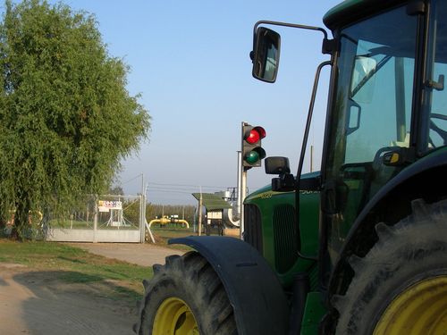Még mindig hosszúak a sorok
