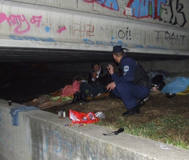 Rendőr munka közben kozterulet_nagy2_357_20081012180438_845.jpg