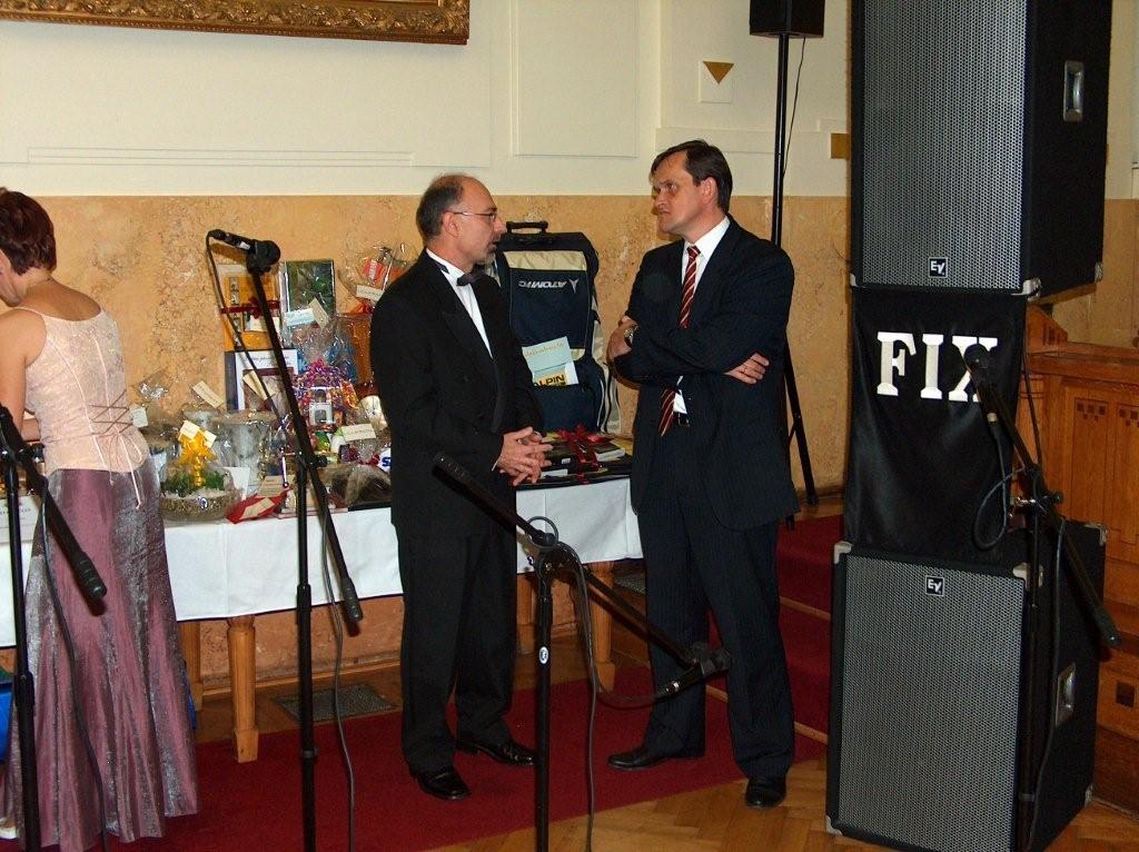Seszták Oszkár (jobbra) nyirsegi_balt_a_megyei_kozgyules_elnoke_is_megtisztelte_268_20081006212156_513.jpg