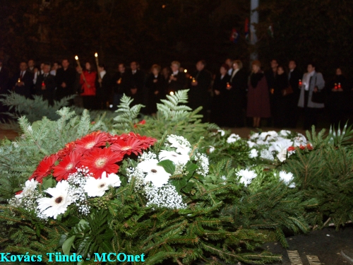 56-ra való emlékezés közben pa220152_835_20081023191334_949.JPG