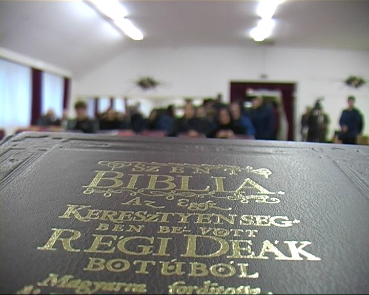 A Biblia évének jegyében a történelmi egyházak részvételével tartották meg kedden délután a szentírás fontosságát hangsúlyozó összejövetelt Ajakon. A Biblia évének jegyében a történelmi egyházak részvételével tartották meg kedden délután a szentírás fontosságát hangsúlyozó összejövetelt Ajakon.