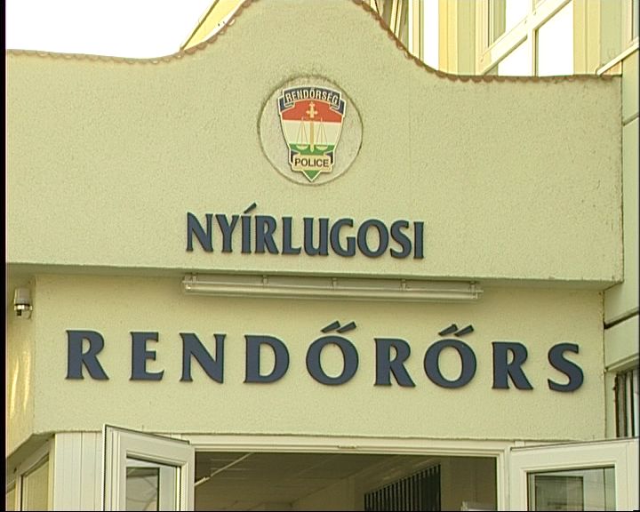 Felújított rendőrőrsöt adtak át Nyírlugoson. Felújított rendőrőrsöt adtak át Nyírlugoson.