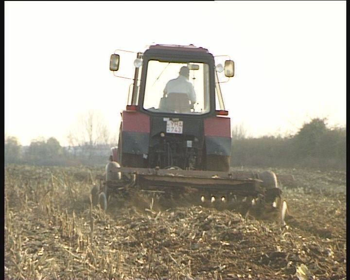 Több pénzügyi konstrukciót dolgozott ki az agrártárca a termelők támogatása érdekében, a szakállamtitkár szerint a pénzügyi válság idején az a cél, hogy amennyire csak lehet, jól jöjjön ki az ágazat a krízisből. 