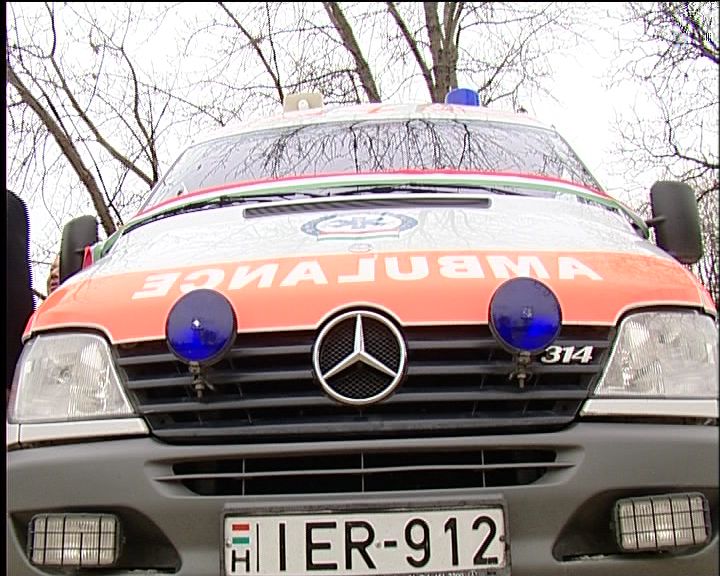 Napi 12 órában vonul a sürgős riasztásokhoz az az esetkocsi, amit pénteken adtak át a Kemecsei Mentőállomásnak. Napi 12 órában vonul a sürgős riasztásokhoz az az esetkocsi, amit pénteken adtak át a Kemecsei Mentőállomásnak.
