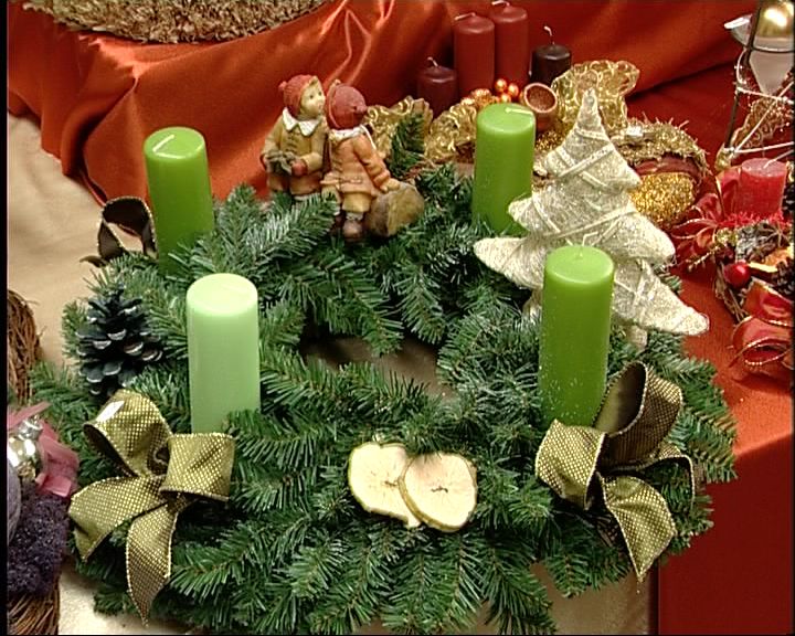 Vasárnap már a második gyertyát gyújtjuk meg az adventi koszorún. Vasárnap már a második gyertyát gyújtjuk meg az adventi koszorún.