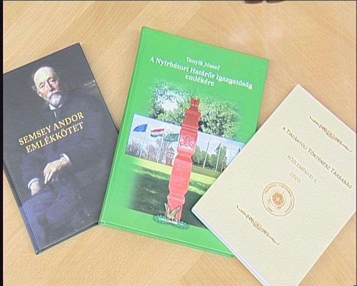 A Tiszántúli Történész Társaság gondozásában és kiadásában jelent meg az a 3 kötet, amelyet hétfőn mutattak be a Jósa András Múzeumban.