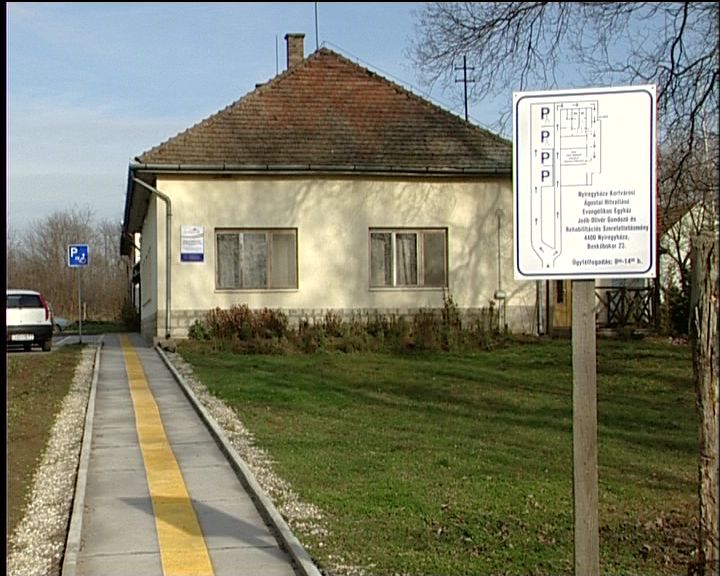 Több mint 7 millió forintból akadálymentesítették a Nyíregyháza -Benkőbokorban működő Joób Olivér Szeretetintézményt.