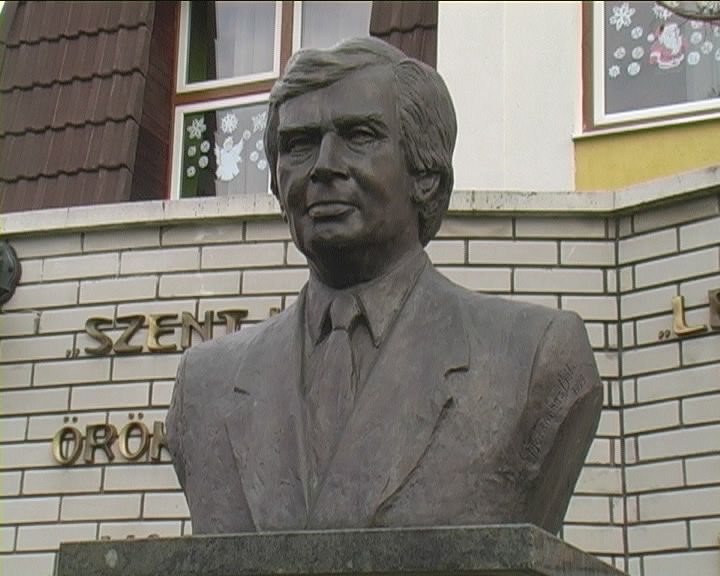 Dr. Antall Józsefre, a rendszerváltást követő első magyar miniszterelnökre emlékeztek a napokban, Pátyodon. Dr. Antall Józsefre, a rendszerváltást követő első magyar miniszterelnökre emlékeztek a napokban, Pátyodon.