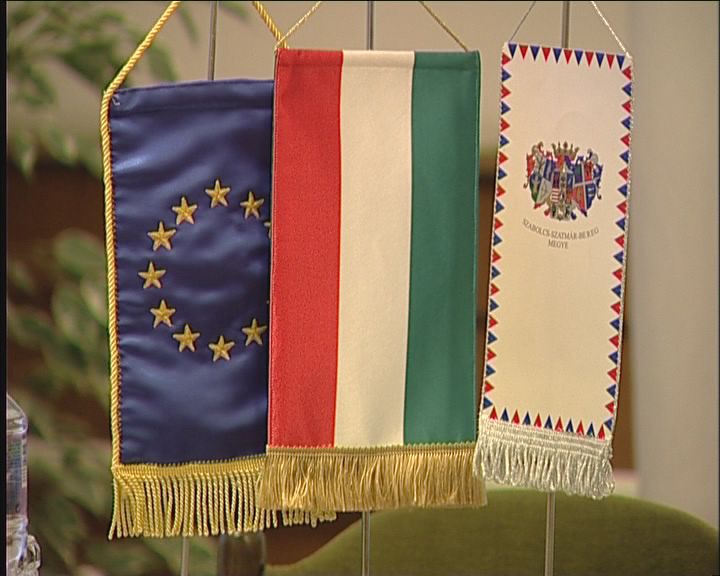 Gazdasági fejlesztés, infrastrukturális beruházások, egészségügyi-kulturális intézmények együttműködése lehetséges megyénk és a szomszédos romániai magyar lakta megyék között a jövőben. Gazdasági fejlesztés, infrastrukturális beruházások, egészségügyi-kulturális intézmények együttműködése lehetséges megyénk és a szomszédos romániai magyar lakta megyék között a jövőben.