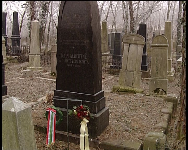 Kain Albert vasútépítő mérnök születésének 150. évfordulójára emlékeztek a nyíregyházi izraelita temetőben. Kain Albert vasútépítő mérnök születésének 150. évfordulójára emlékeztek a nyíregyházi izraelita temetőben.