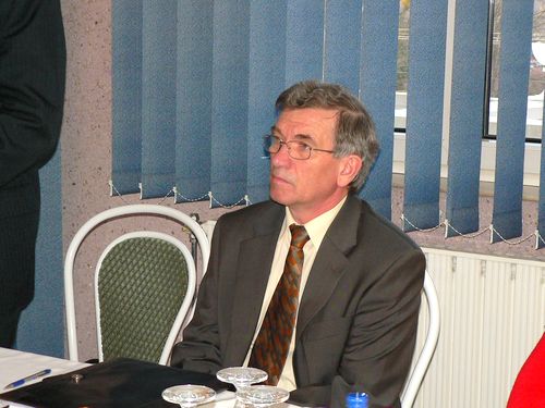 Jauernik István Önkomrányzati Minisztérium államtitkára. Jauernik István Önkomrányzati Minisztérium államtitkára.