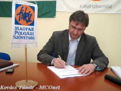 Nyíregyházán is úgy látjuk, hogy a hitelesség elveszett, hiszen a városvezető koalíció sok esetben olyan intézkedéseket hoz, amivel a Fidesz – KDNP nem értett egyet. p4040011_541_20090411134602_27.JPG