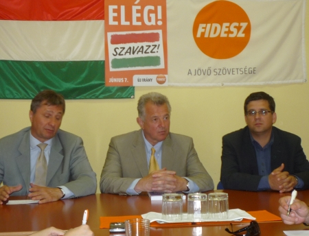 Vinnai Győző, Schmitt Pál és Seszták Miklós a sajtótájékoztatón Vinnai Győző, Schmitt Pál és Seszták Miklós a sajtótájékoztatón