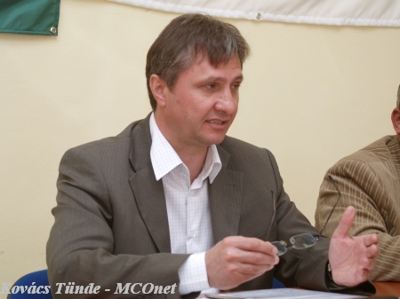 Vinnai Győző fideszes frakcióvezető a sajtótájékoztatón _79_20090513183426_250.JPG