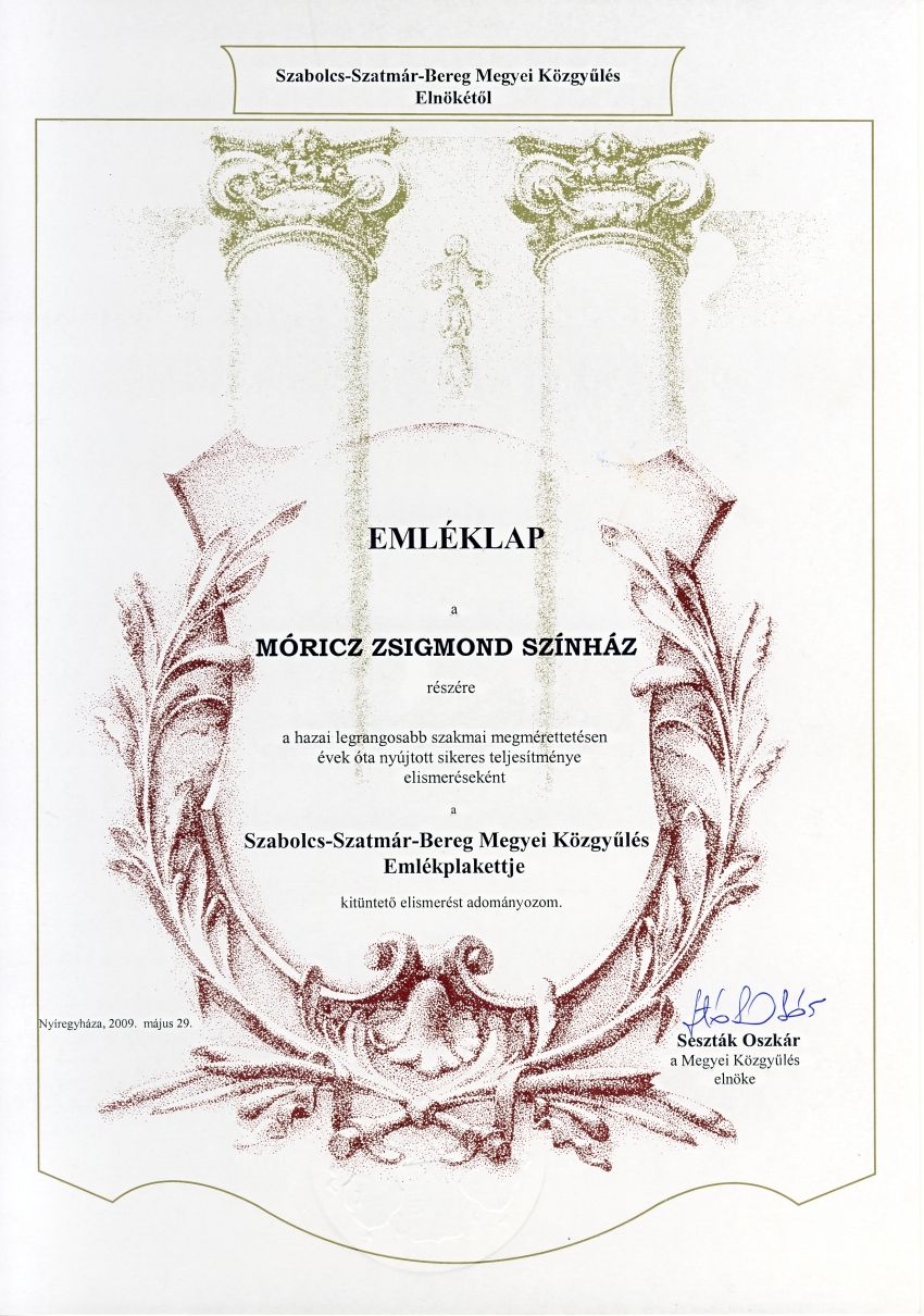Emlékplakettet kapott a Színház a Megyei Közgyűléstől! 