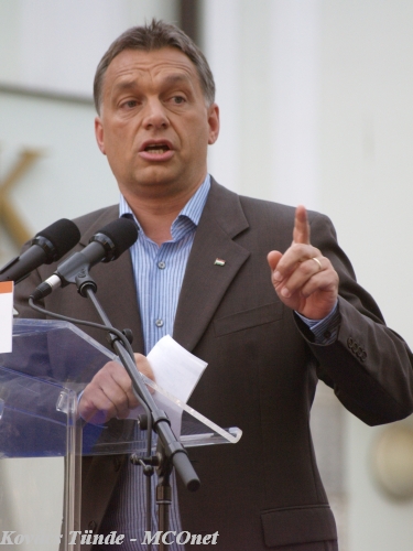 „De az európai parlamenti képviselők megválasztásán túl húsbavágóbb kérdésekről is döntenünk kell 7-én. Orbán Viktor
