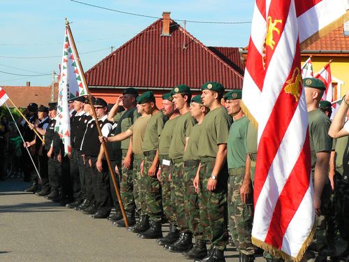 Rendben, békességben zajlott le a Magyar Gárda és a Nemzeti Őrsereg pusztadobos_demonstracio_ciganyellenes_nemzeti_orsereg_magyar_garda_foto_korij