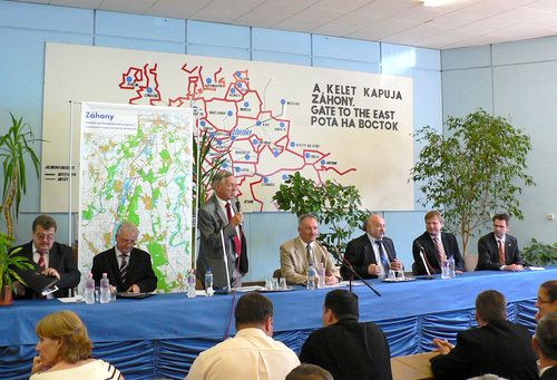 Meghatározó állomásához érkezett a Záhony és Térsége Komplex Gazdaságfejlesztési Program. foto:korij zahony_fejlesztes_gazdasag_komplex_program_alairas_foto_korij