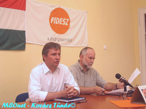 Dr. Vinnai Győző fideszes frakcióvezetőés Tormássi Géza frakcióvezető-helyettes tartott tjékoztatót