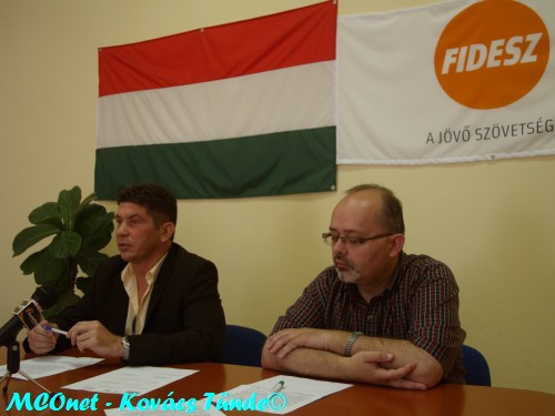 Fesztóry Sándor önkormányzati képviselő, valamint Szabó Attila önkormányzati képviselő A sajtótájékoztató Fesztóry Sándor önkormányzati képviselő, valamint Szabó Attila önkormányzati képviselő tartotta a FIDESZ- KDNP -től