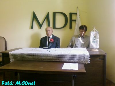 Balra: dr. Bodgál József, megyei elnökségi tag dr. Bodgál József, megyei elnökségi