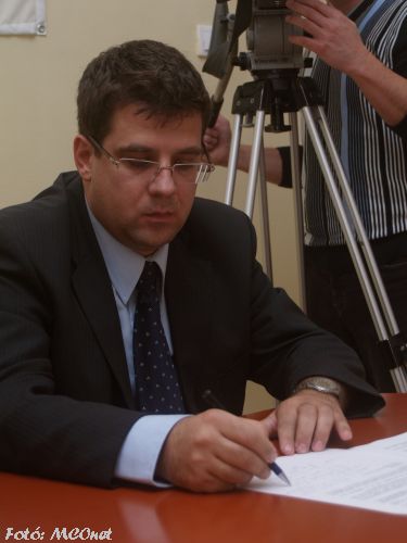 Dr. Seszták Miklós FIDESZ-MPSZ választókerületi elnöke,