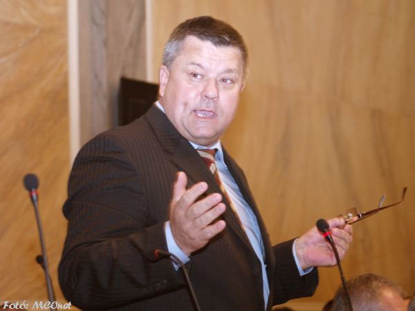 Hajzer László több előterjesztéshez is hozzászólt