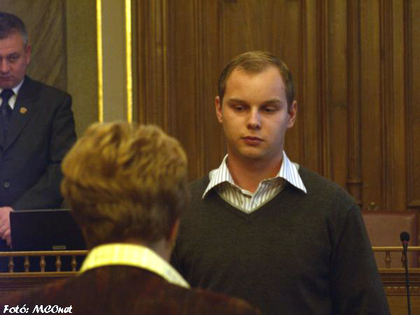 Magera Tibor eskütétele Csabai Lászlóné és a Közgyűlés előtt 