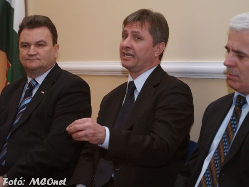 Vinnai Győző: Egyetlen embert sem hagyunk az út mentén! 