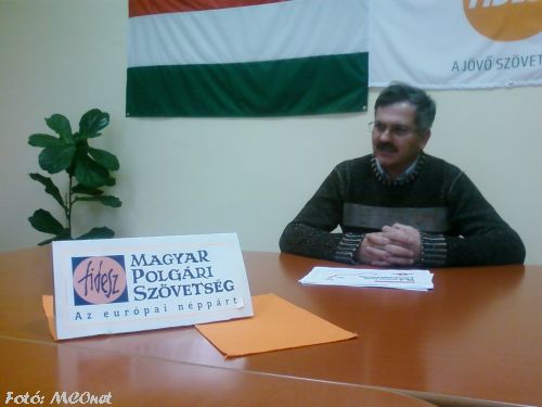 Dr. Simon Miklós országgyűlési képviselő (Fidesz-KDNP) Dr. Simon Miklós országgyűlési képviselő (Fidesz-KDNP)