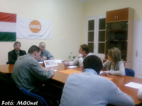 Sajtótájékoztató a Fidesz irodában Sajtótájékoztatót tartottak a nyíregyházi Fidesz irodában