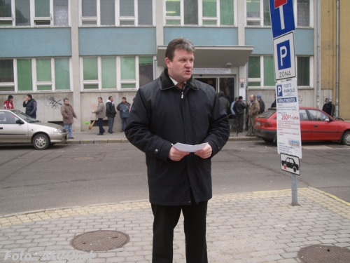Sajtótájékoztató a Szabolcs-Szatmár-Bereg Megyei Munkaügyi Központ előtt A Fidesz sajtótájékoztatót tartott a Szabolcs-Szatmár-Bereg Megyei Munkaügyi Központ előtt