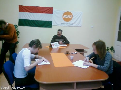Sajtótájékoztató a Fidesz irodában 