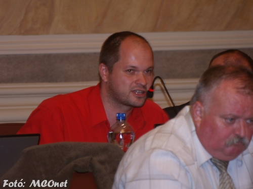 Palicz György javasolta, hogy nyílt ülésen tárgyalják a szálloda ügyét