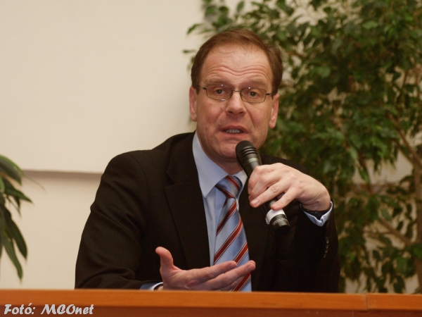 A frakcióvezető szerint jelenleg Magyarország a 