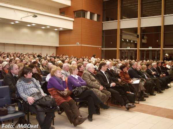 Telt ház várta a politikai szakembereket Nyíregyházán 