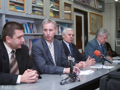 A tanácskozást megfelelő tájékozódás érdekében a FIDESZ Kelet-Magyarországon működő szakpolitikusai, országgyűlési képviselői kezdeményezték FIDESZ Kelet-Magyarországon működő szakpolitikusai,