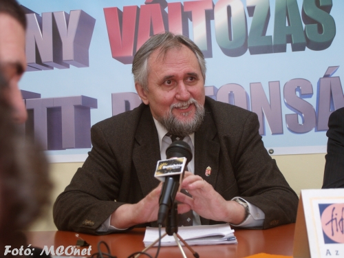 Dr. Ángyán József országgyűlési képviselő Nyíregyházán Dr. Ángyán József országgyűlési képviselő