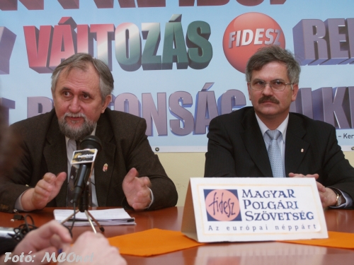 Dr. Ángyán József és dr. Simon Miklós (Fidesz-KDNP) Dr. Ángyán József országgyűlési képviselő és dr. Simon Miklós országgyűlési képviselő