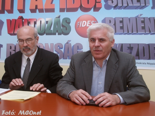 Dr. Kovács Ferenc országgyűlési képviselőjelölt (FIDESZ-KDNP), valamint László Tamás országgyűlési képviselő, a FIDESZ Lakótelepi Munkacsoport vezetője Dr. Kovács Ferenc országgyűlési képviselőjelölt